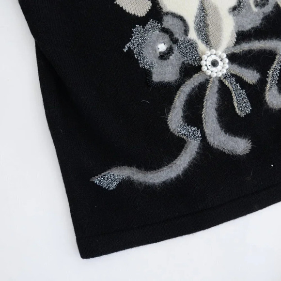 Vintage Angora Elegant Black and White Floral Sweater - Picture 7 of 13